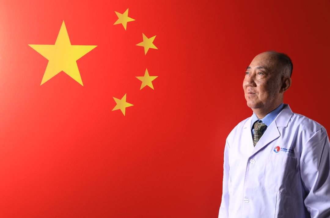 【国庆时刻】五星红旗,我为你自豪!我和你同框!