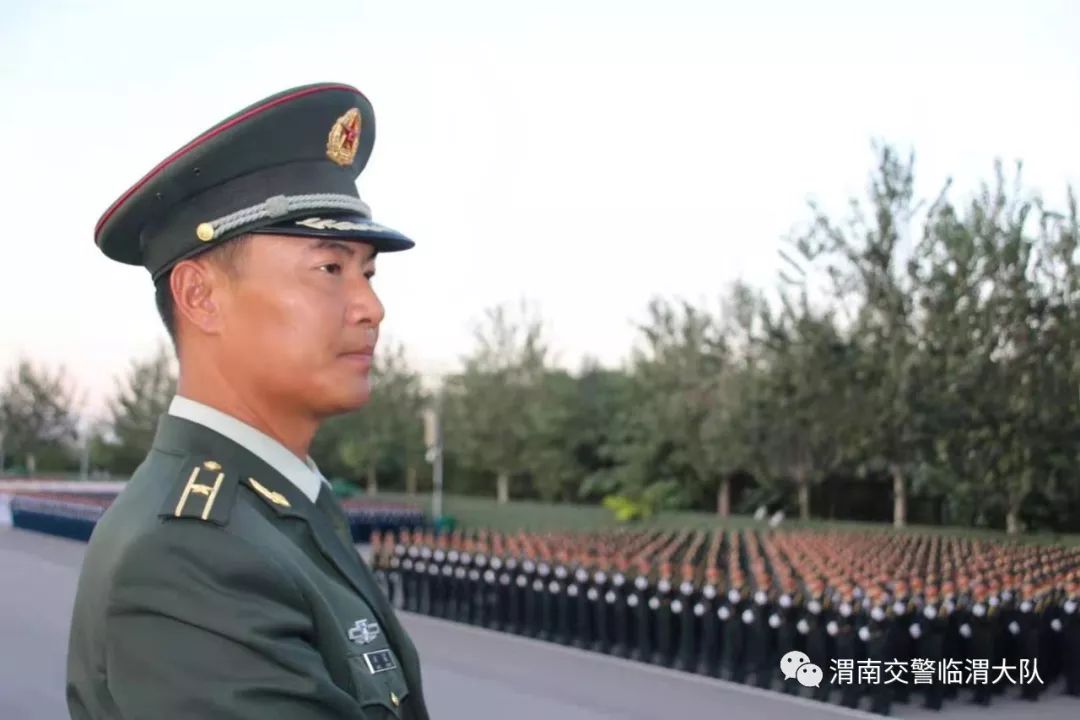 国庆阅兵第七方阵教练员渭南交警田晨为你讲述阅兵式背后的故事909