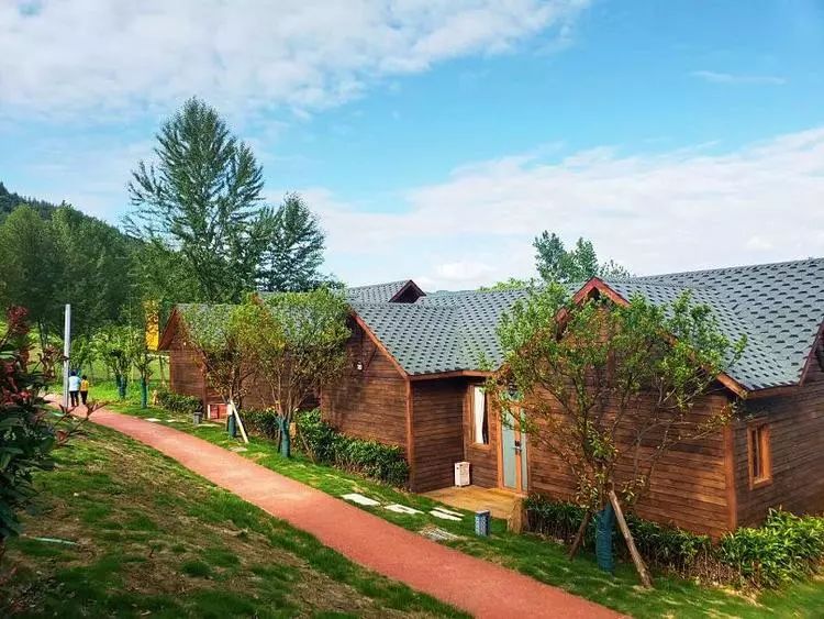【贵州】仅168元住隐匿林间小木屋,金秋等你听风望月!