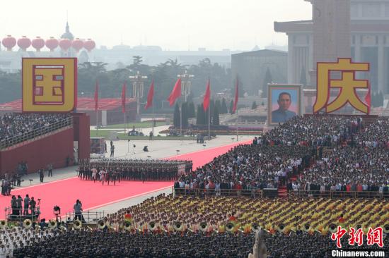 美国各界关注中国70年发展历程：增进了解期待合作