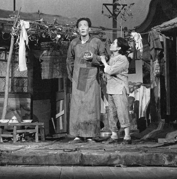 过去漫天黄沙出门裹纱巾,现在你的家乡什么样