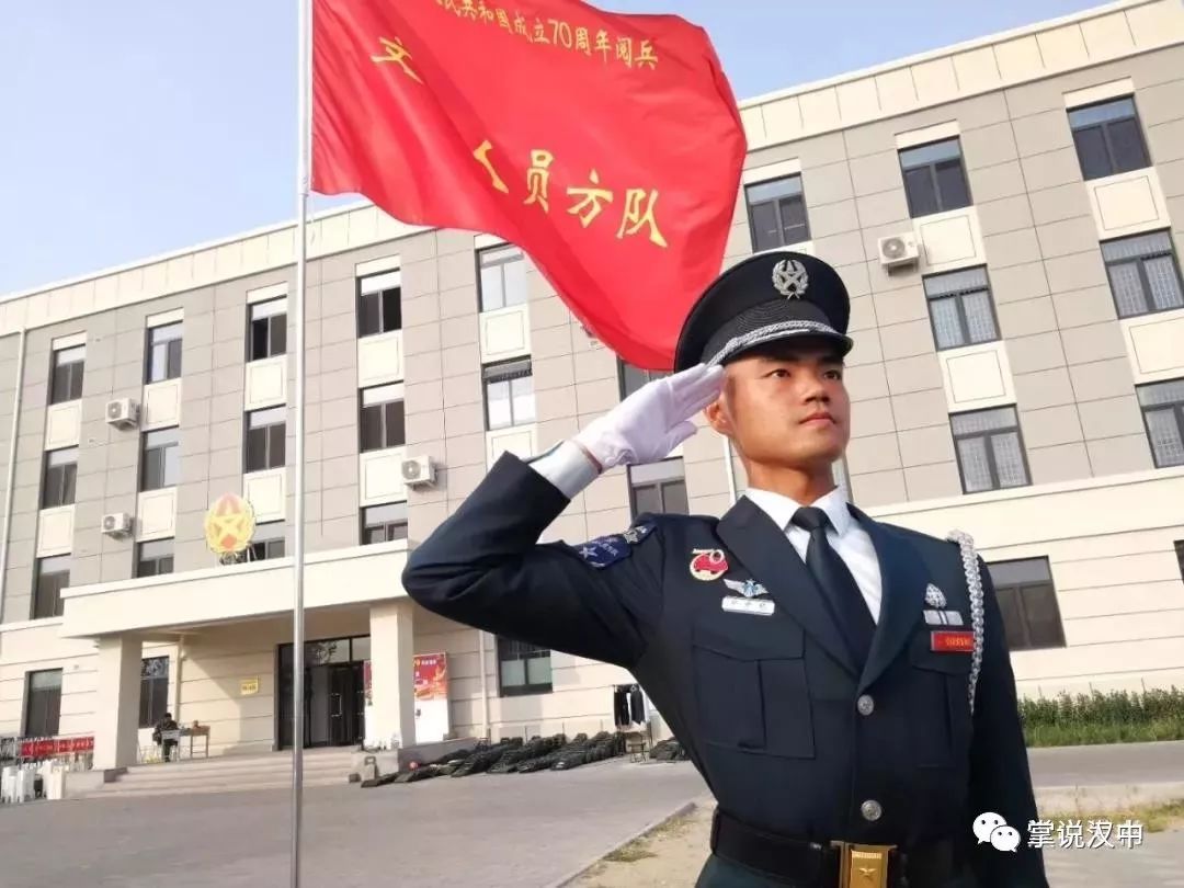 赞国庆阅兵文职人员方队排头兵竟是咱汉中小伙