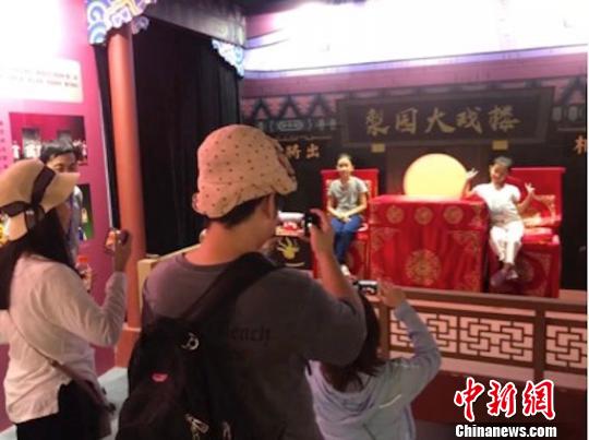 中国戏曲文化周特色展览开展“梨园之乡”丰台展出70年成果