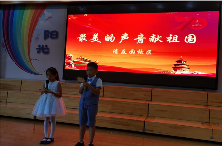 北京小学生把“最美的声音献祖国”