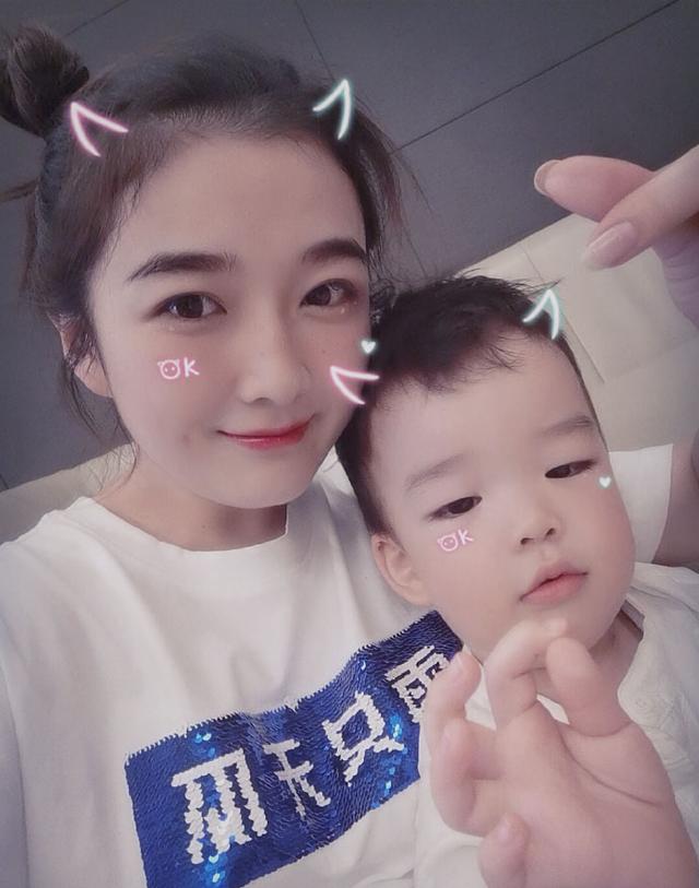 原创王栎鑫老婆晒与儿子女儿合照,图四引网友猜疑,吴雅婷:没有三宝