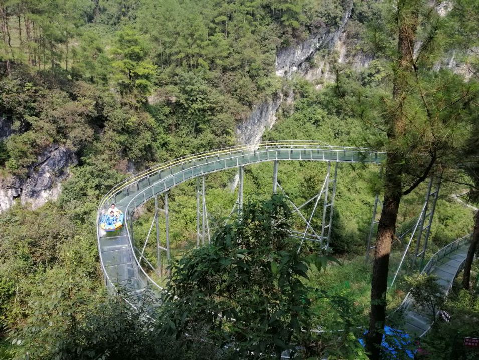 绥阳红果树:空中漂流,洞穴火锅吸引八方游客