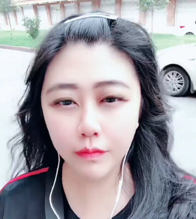 乔碧萝用英文给粉丝写情书,评论区不负众望,