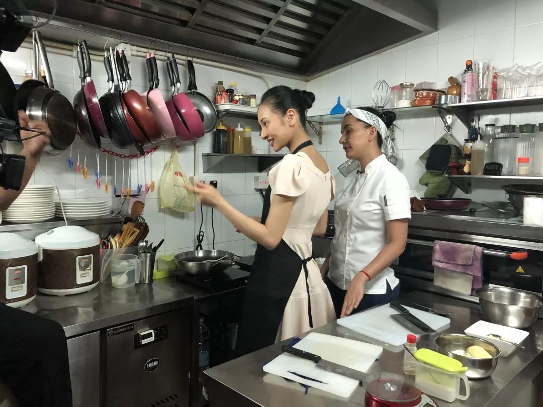 曾经上得厅堂下得厨房 6978c61ed3714f41a8f4198f2375116a.jpeg