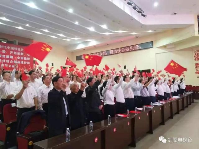 母雪龙在讲话中指出,我们要把此次主题演讲和诵读活动作为纪检监察