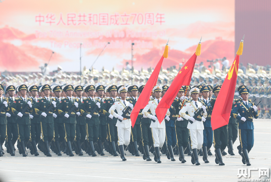 我和我的祖国——庆祝新中国成立70周年阅兵仪式和群众游行侧记