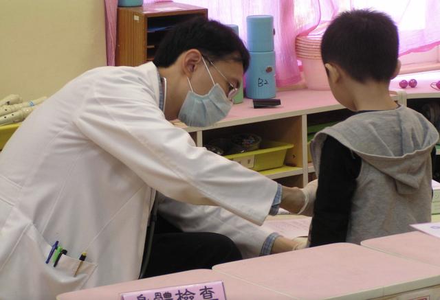 「正太萌娃成长记」冬天带娃常做这4件事，孩子抵抗力差且易生病，父母早知早受益