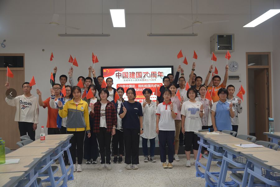 福州三中滨海校区多样活动庆祝国庆