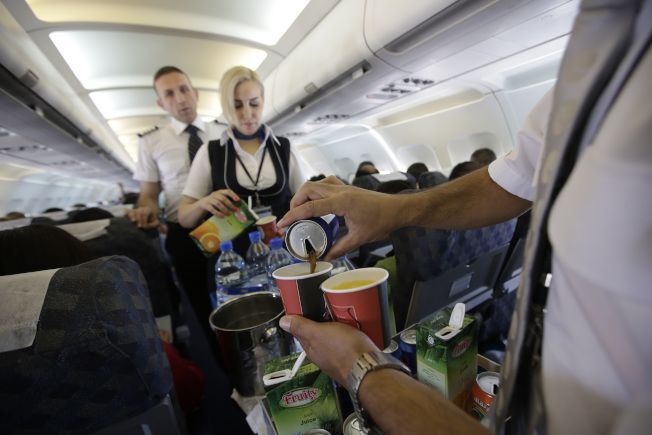 前空服员提供在飞机上获得免费饮料的小撇步.(getty images)