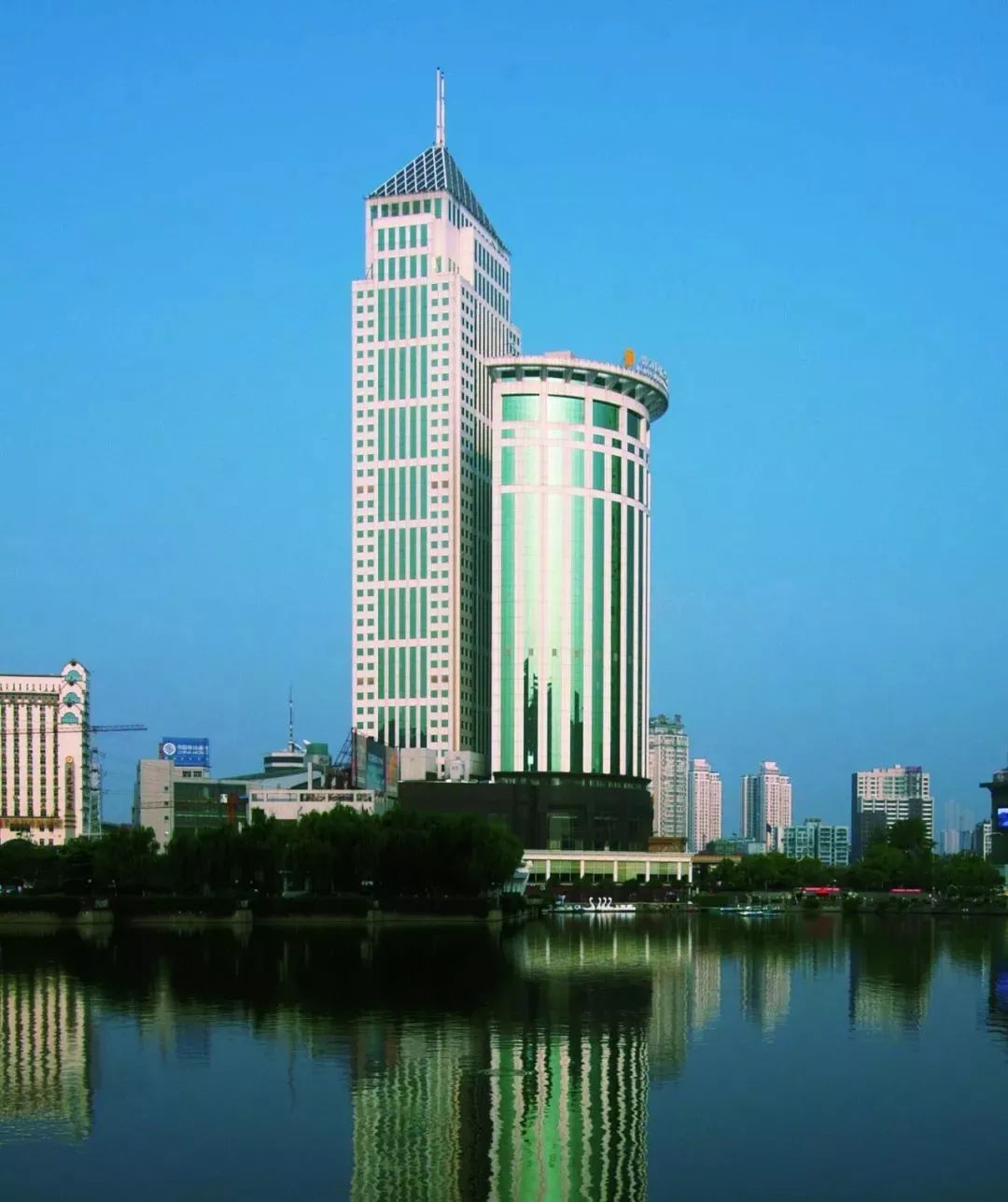 武汉建银大厦武汉国贸中心上世纪八九十年代,随着我国岩土工程体制的