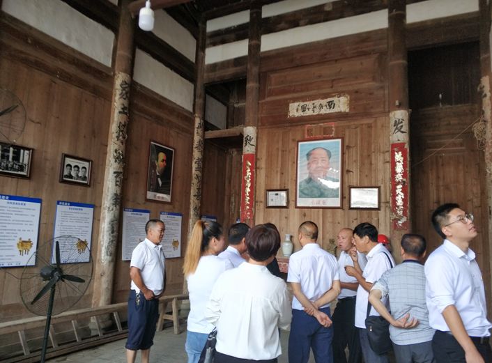 在桃溪村瞻仰第一任中共古田县委书记叶明根故居在"加强政治建设"专题