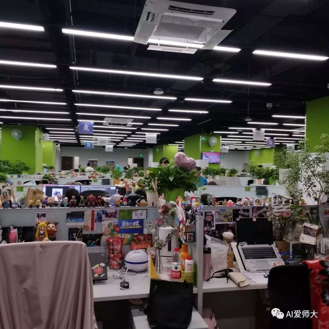 参观爱奇艺青春中心(北京)参加暑期夏令营天师爱奇艺俱乐部代表参与