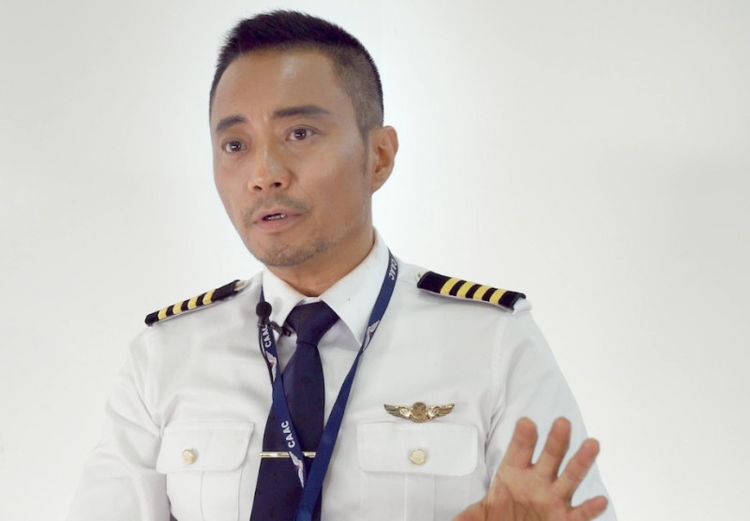 原创张涵予演《中国机长》太帅,高度还原台词算了,每句话都很燃