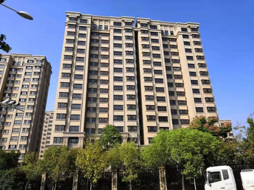 交付近2年,华新城璟园小区户外景观,外立面等如新的一般.