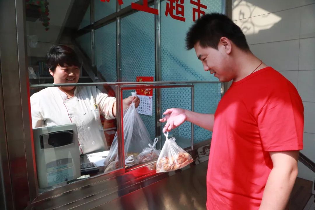 国庆坚守岗位,咱家餐厅落到 食 处