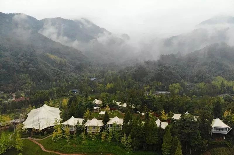 国内网红景点推荐 4065f64a145a498bba35113bc9d5ba92.jpeg