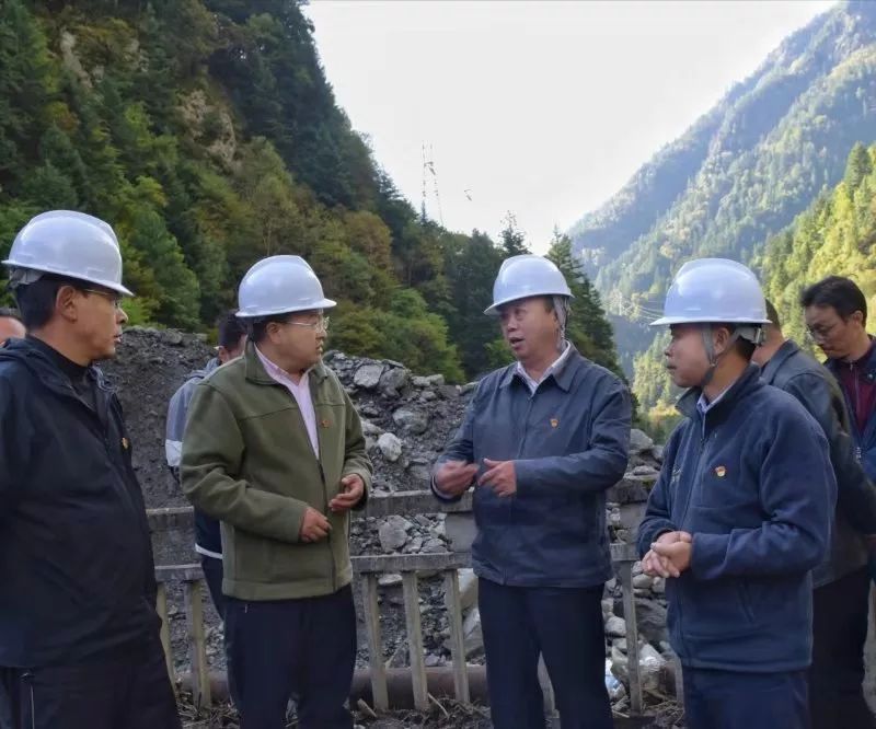 【欢庆国庆】刘坪国庆期间在黑水县和达古冰川景区看望慰问基层干部