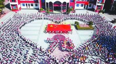 漳州东山各中小学举行“我和我的祖国”快闪活动
