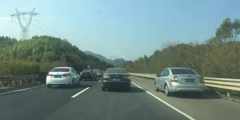 怎么举报走应急车道的车广西 74a1e3ed6f3d4d59a6ecfedb935a55fa.jpeg