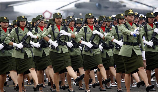 全球各国阅兵式上的女兵,不得不说中国女兵永远是最美