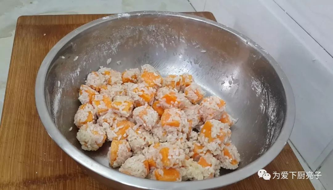 糯米丸子的做法视频简单 a01d173d55b54efc8ee38fcc7d2e2555.jpeg