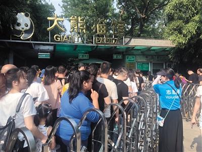 国庆三天迎客120余万北京市属公园假期新增47处售票窗口