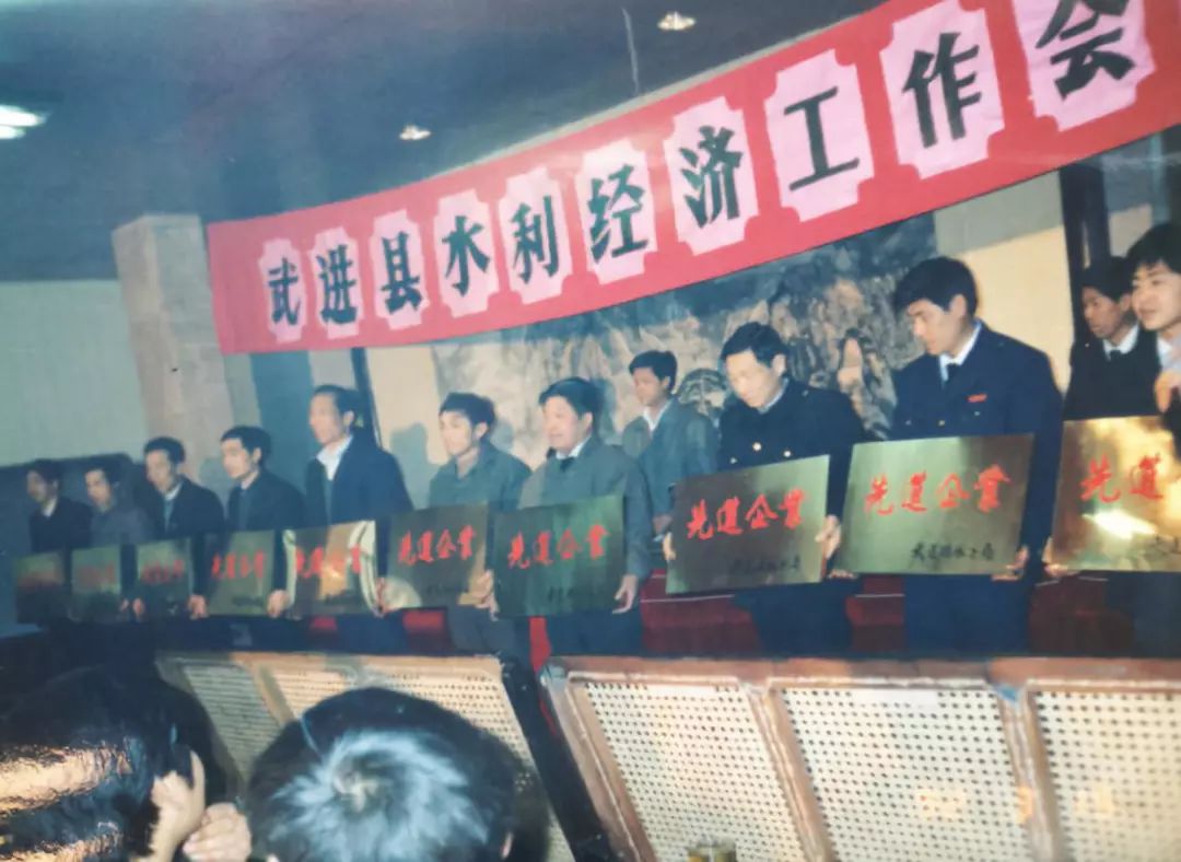 全国县级单位经济总量排名_世界经济总量排名(2)