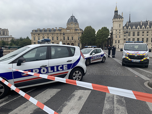 探访巴黎警察总部袭击事件现场：戒备森严，谜团待解
