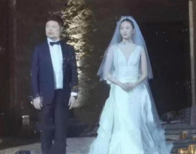 又一女星结婚啦 34岁嫁51岁富豪老公 年龄早不是婚姻的障碍 童瑶