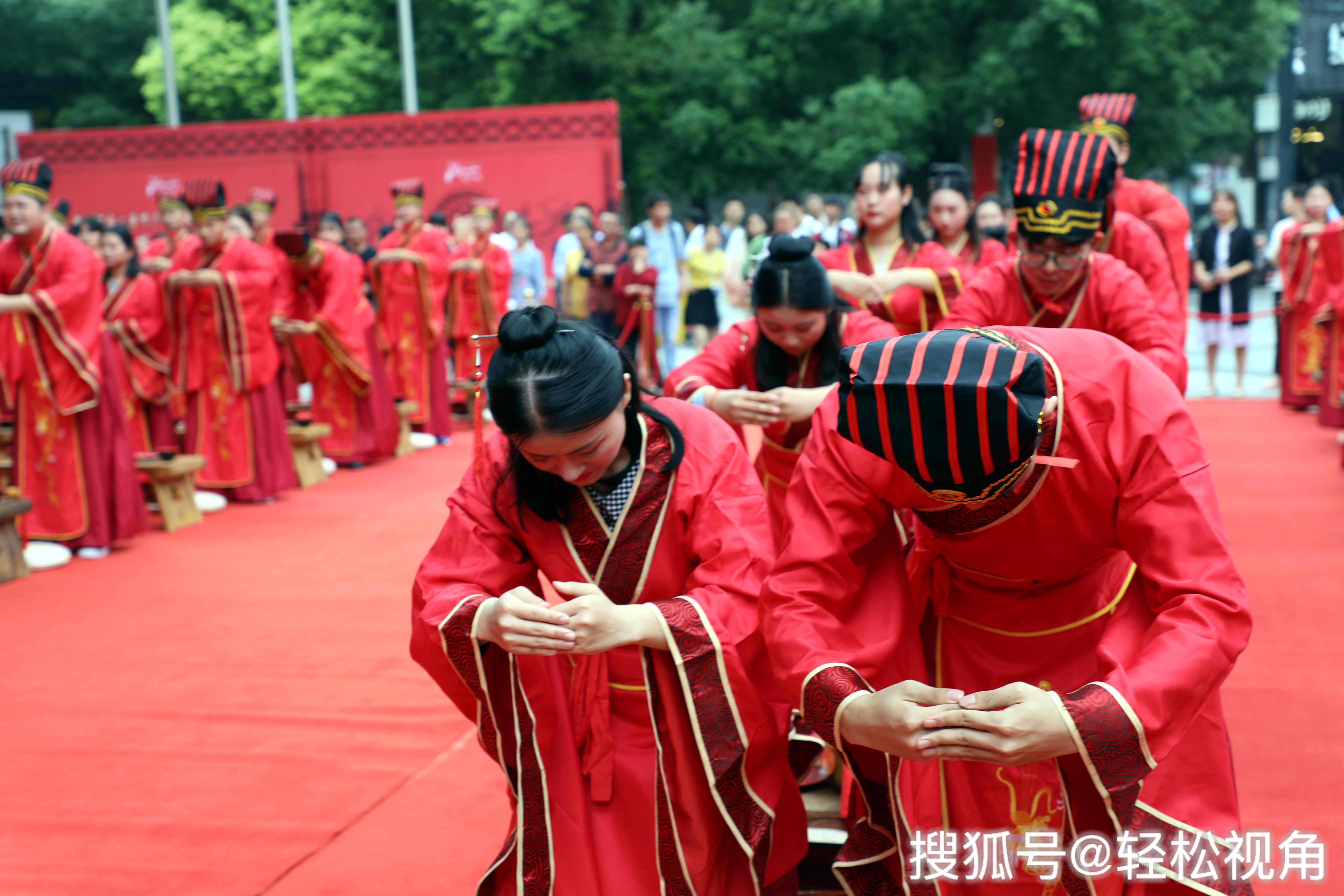 梦回汉唐第一次见一场汉式集体婚礼在街头广场精彩演绎