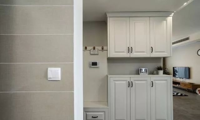 入户鞋柜带转角换鞋凳一体 147e32c161de4607bb9963d81ad8d7a7.jpeg