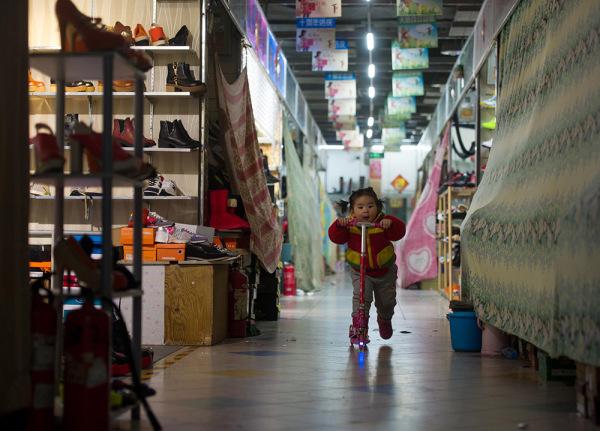 十三行服装批发市场 1a151d58619d456894868b45a86d238f.jpeg