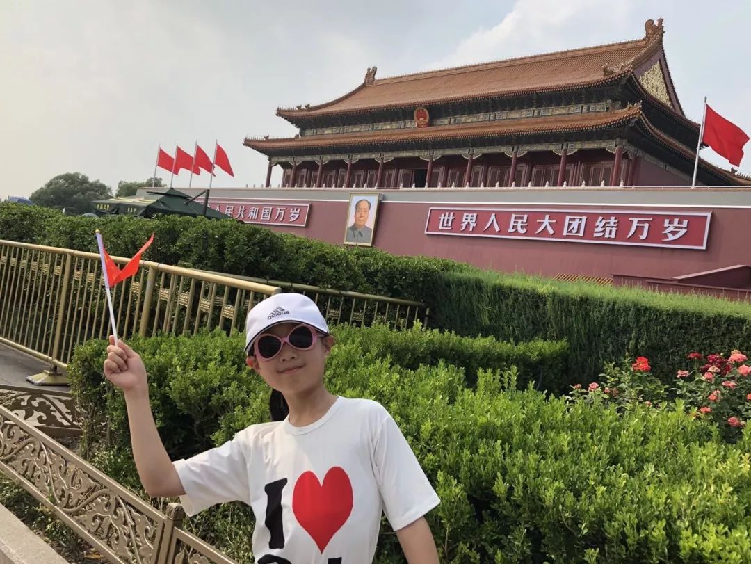 带着国旗去旅行 国庆节最in的自拍,你get了吗?这画面不要太美!