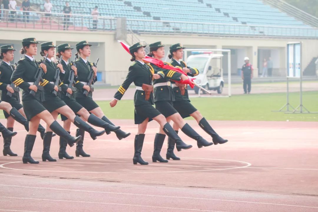 南京审计大学女子国旗班祝贺祖国成立70周年升旗仪式