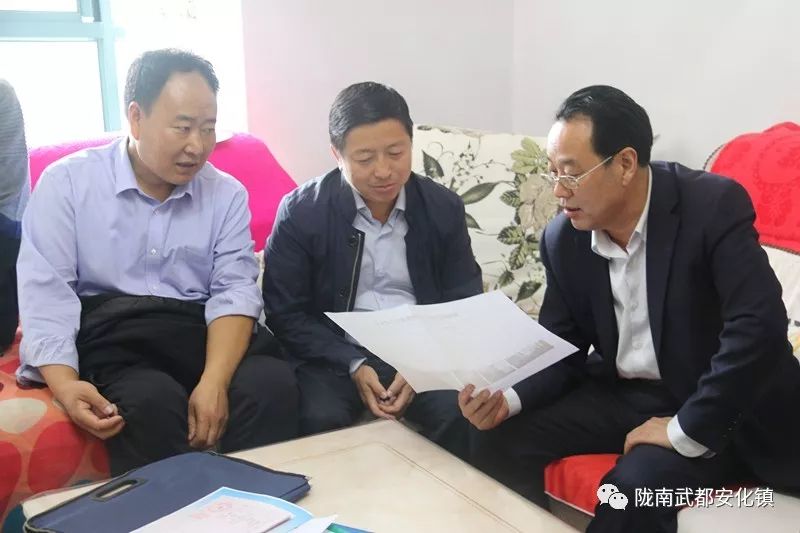 安化贫困人口_贫困山区的孩子图片