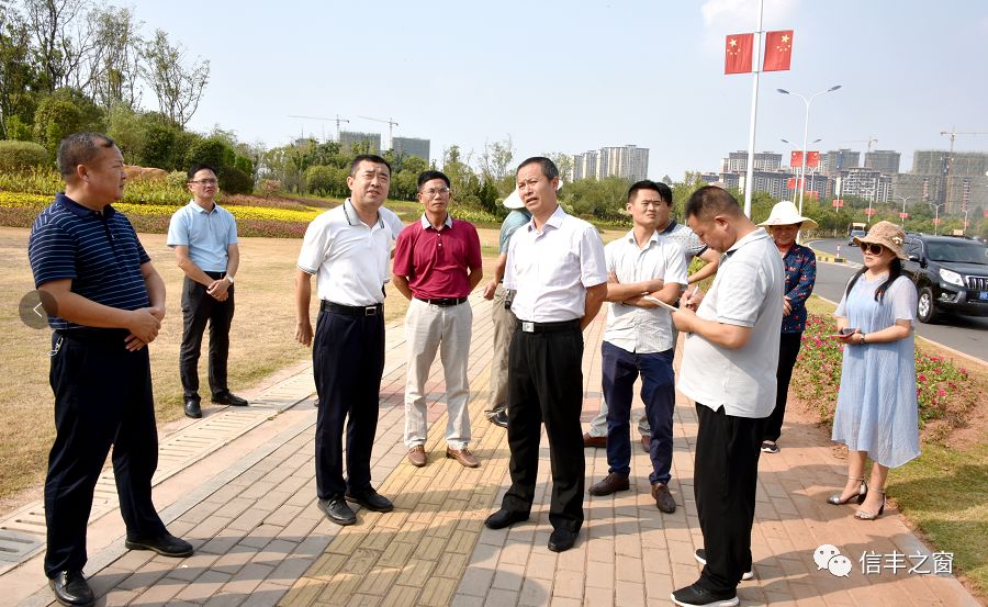 10月5日,县委书记钟旭辉率考察团赴大余县,南康区学习考察