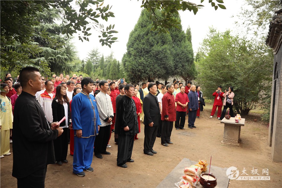 太极拳一代宗师陈发科铜像落成仪式于陈家沟太极拳学校隆重举行