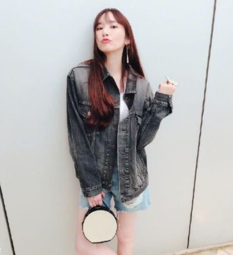 吴佩慈晒41岁庆生照,穿华丽长裙,温婉迷人尽显怀孕妈妈味道