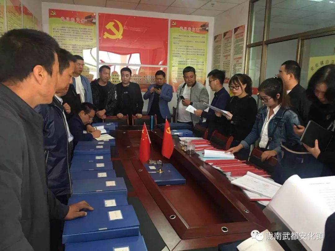 安化贫困人口_贫困山区的孩子图片