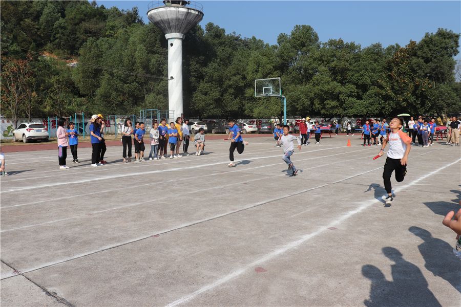 岳麓区博才雨敞坪学校举行首届体育节暨全民运动会