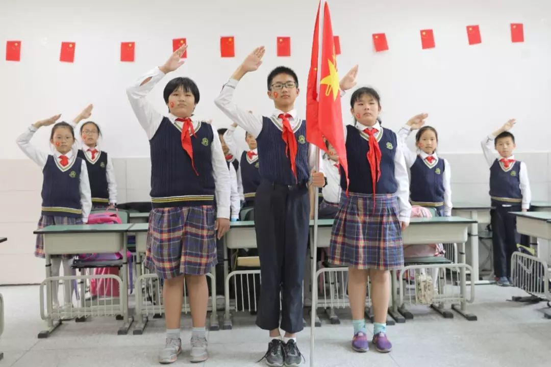 关注丨献礼新中国成立70周年:我们和祖国一起成长