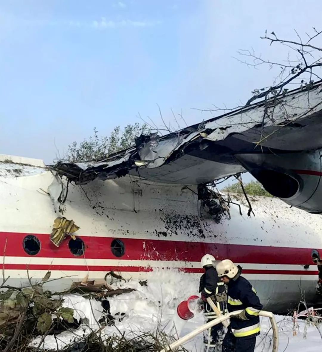 突发空难51年机龄5人遇难安12在乌克兰利沃夫坠毁乌克兰航空联盟4050