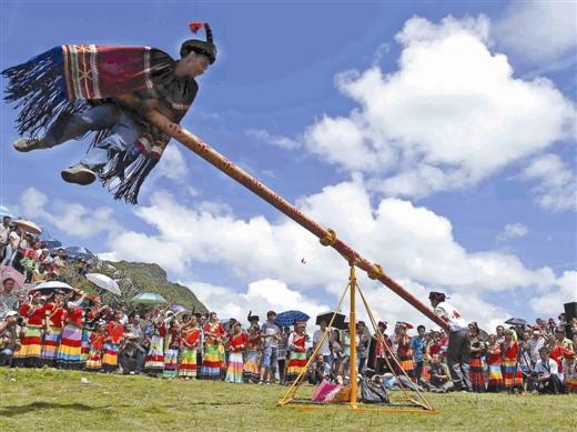 凉山彝族人口_大凉山彝族图片