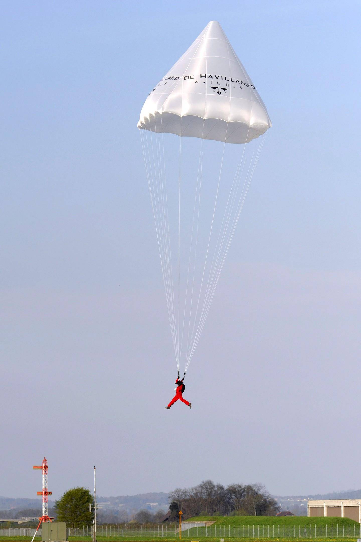 揭秘！空降兵伞降背后的航空力量|鱼雷_新浪新闻