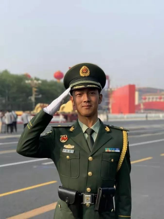 关注男神参加完阅兵回连啦