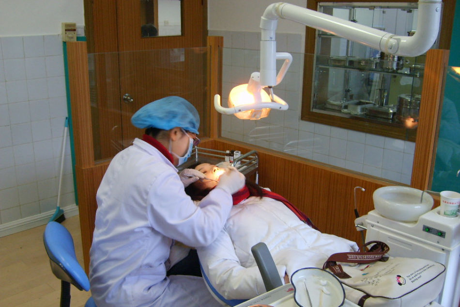 拔牙护理需谨慎,以免造成二次损害.